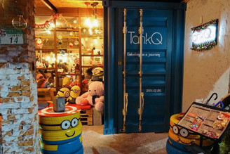 [信義區早午餐美式餐廳] TankQ Cafe & Bar (松菸店) ~ 好吃又好拍，超可愛公仔和娃娃