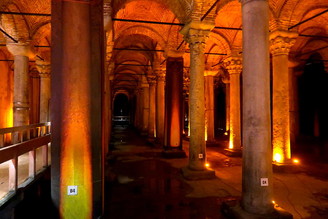 2019 伊斯坦堡必訪！雄偉神秘的【地下水宮殿(Yerebatan Sarayı / Basilica Cistern
