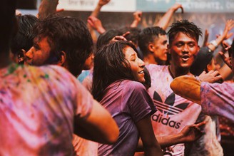 獨旅尼泊爾｜讓全國陷入瘋狂的節慶－Holi色彩節｜一個女生參加安全嗎？