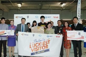 泰國歡喜迎接第2千2百萬名遊客成為泰國最幸運旅客
