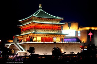 中國西安六百多年鐘鼓樓廣場、高家大院皮影戲、慢行回民一條街美食商圈