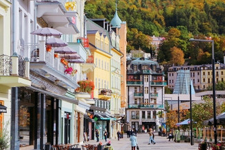 華友旅行奧捷之旅Day4｜卡羅維瓦利Karlovy Vary溫泉小鎮！獨特造型溫泉杯喝溫泉水囉！