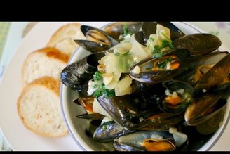 白酒煮新鮮青口 Mussels with white wine and butter