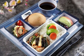 飛機餐的古往今來 史上第一個飛機餐「這時」就有，華航機上餐飲的新樣貌！