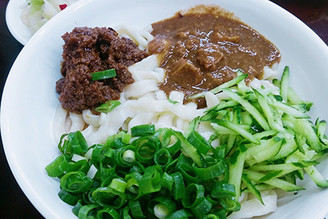 [竹北] 麵Q彈有嚼勁且斤餅多層次口感，璽子牛肉麵、斤餅專賣店