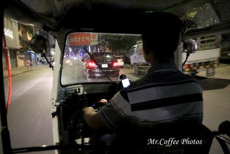 跨國巴士：胡志明→金邊，高效載人貨車，根本就是土砲捷運系統