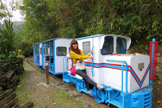 花蓮 池南國家森林遊樂區 隱於山林的希臘風藍白蹦蹦車 徜徉森林浴遠眺鯉魚潭的美好時光