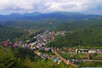 台北 雙溪逸仙山秘境步道 山形如蝙蝠展翅 一眼攬盡雙溪小鎮 貢寮福隆北迴鐵路盡收眼底