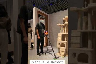 全新Dyson V12 Detect Slim 智慧輕量無線吸塵器台灣上市 | 雷射偵測技術、壓電式聲學感應、視覺化分類、無纏結錐形吸頭「束褲Shorts」