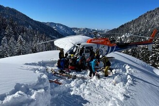 土耳其開啟直升機滑雪季 卡奇卡爾山吸引眾多冒險愛好者