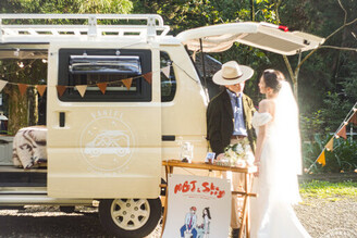 不一樣的婚禮 首創「婚旅車」，來一場快食尚露營婚禮