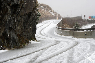 合歡山1-2月為雪季 上山請注意身體狀況，若必要請至緊急醫療站醫療救護