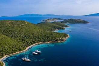 在土耳其蔚藍海域上展開航行之旅