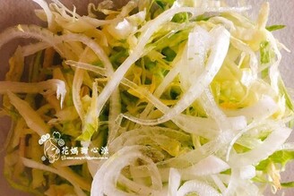 15分鐘涼拌美食上桌！日式麻醬沙拉拌肉片