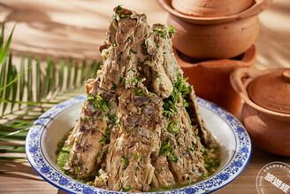 台北喜來登十二廚將推出「泰美味」不只巨無霸火山排骨，集合泰菜必吃菜單