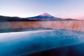 入住山梨富士山溫泉！在「露天風呂富士山」中享受變換的四季景色