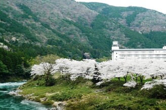 入住岐阜「郡上八幡飯店」 泡溫泉還能體驗在地祭典魅力