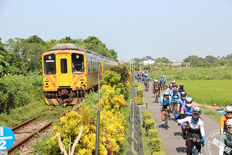 自行車「騎」跑水追火車 花現參山單車嘉年華報名開始