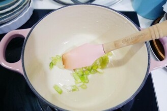 鑄鐵鍋「牛肉豆腐煲」不辣也很美味！！