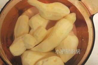 材料簡單又好做，一點也不難！糖煮蜜地瓜