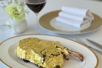 牛排控別錯過了！「LOPFAIT Grill」餐廳推出1.1公斤的「佛羅倫斯丁骨牛排」與「 24Ｋ黃金牛排」