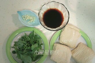 鹹甜下飯！九層塔蒜香豆皮