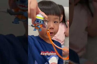 7-11出史迪奇新品啦！！這次是超可愛的工作體驗營鑰匙圈