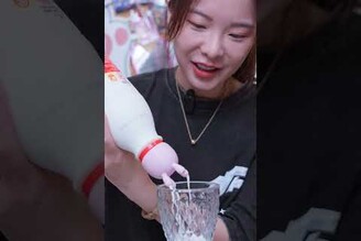 來了！擠牛奶瓶蓋！這是啥東西...