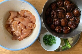 香氣濃郁、微甘鹹香！紅燒香菇滑雞片