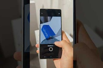 vivo X Fold5，機身重量僅217 克，厚度薄至9.2毫米，搭載6000mAh藍海電池與80W極速閃充
