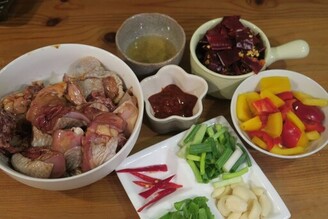 一鍋到底香辣夠味！川味干鍋雞