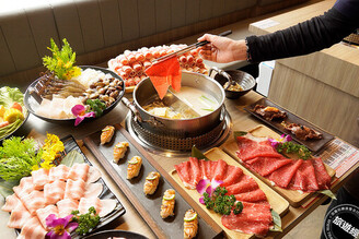 「涮樂和牛」夏季感恩祭 鮭魚x和牛x天使紅蝦免費吃到飽不加價