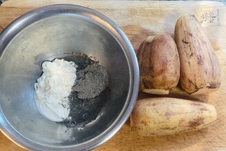 清脆爽口、香甜美味！涼拌黑芝麻沙拉藕片