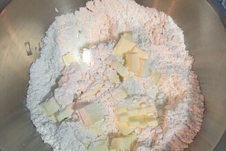 濃郁中帶清爽 馬斯卡澎黑巧克力派