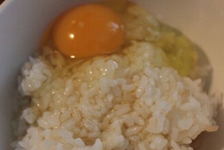 三樣食材簡單上菜！蒜香黃金炒飯
