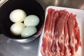 入味下飯！雞蛋豬肉卷