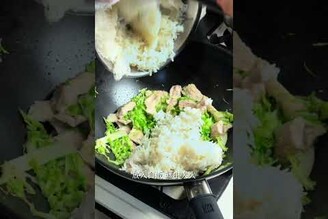 塔香麻油松阪豬炒飯