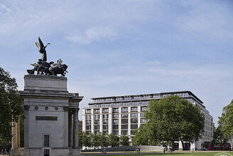 半島酒店集團旗下酒店，全球12家均入「米其林」，11家更獲一星鑰以上肯定，這一家甚至是「三星鑰」！