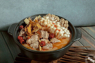 2025麻油料理擂台競賽成績出爐，台北凱達家宴「老火甘蔗頭麻油雞」摘金，邀您來「金」呷的滋味！