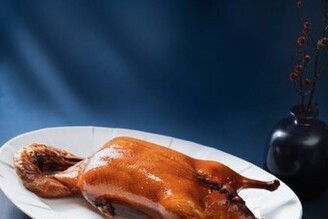 台北信義區全新餐廳「芯聚苑」開幕！主打經典片皮鴨、中式私房菜與港式點心