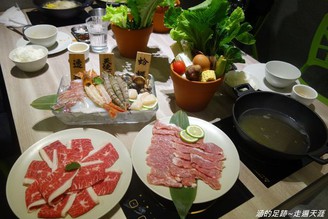 [食記] 台北東區微風 - 農場餐桌 鍋物料理 ~ 蛤蠣滴雞精湯火鍋，健康有機食材新鮮美味