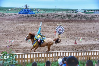 內蒙古顎爾多斯草原的馬術表演，相當精彩